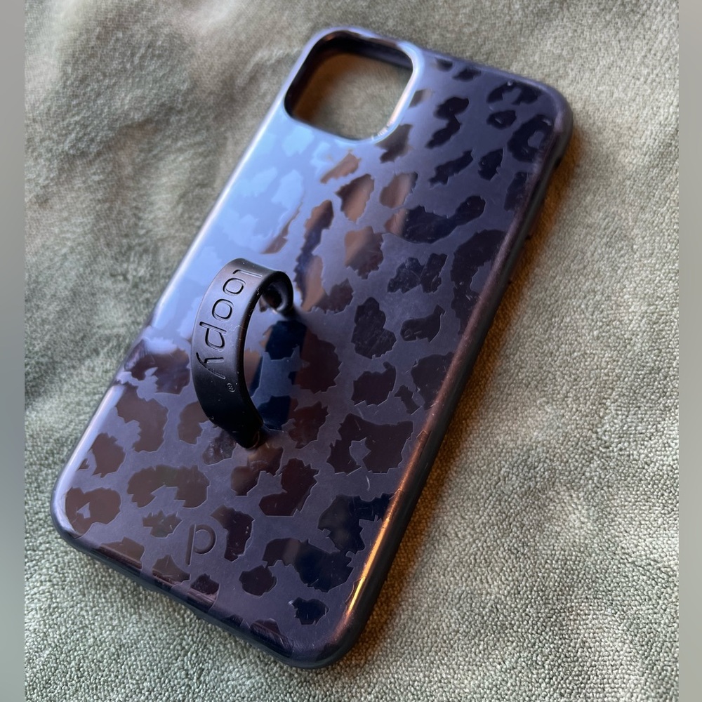 Black leopard Loopy phone cover